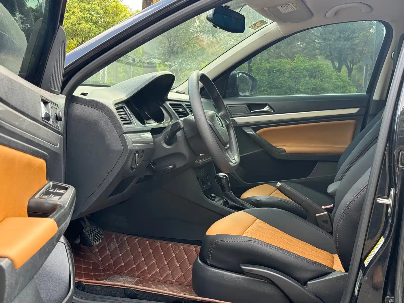 Volkswagen Lavida Tour 2015 1.6L Automatic Trend Edition фото 8