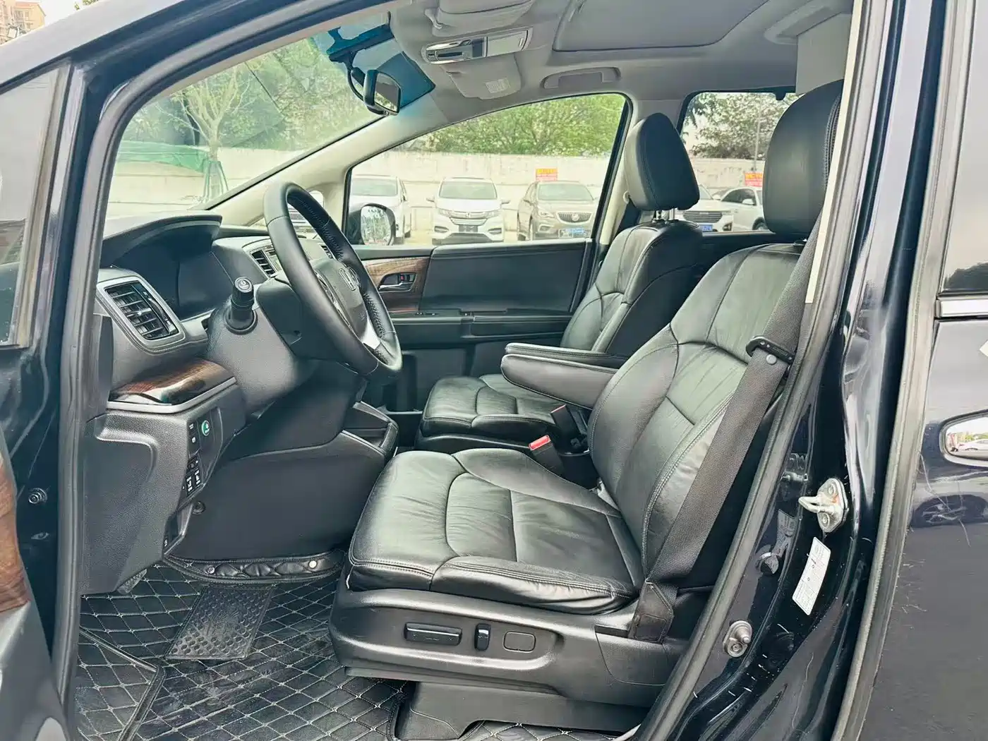 Фото 7 - Honda Odyssey