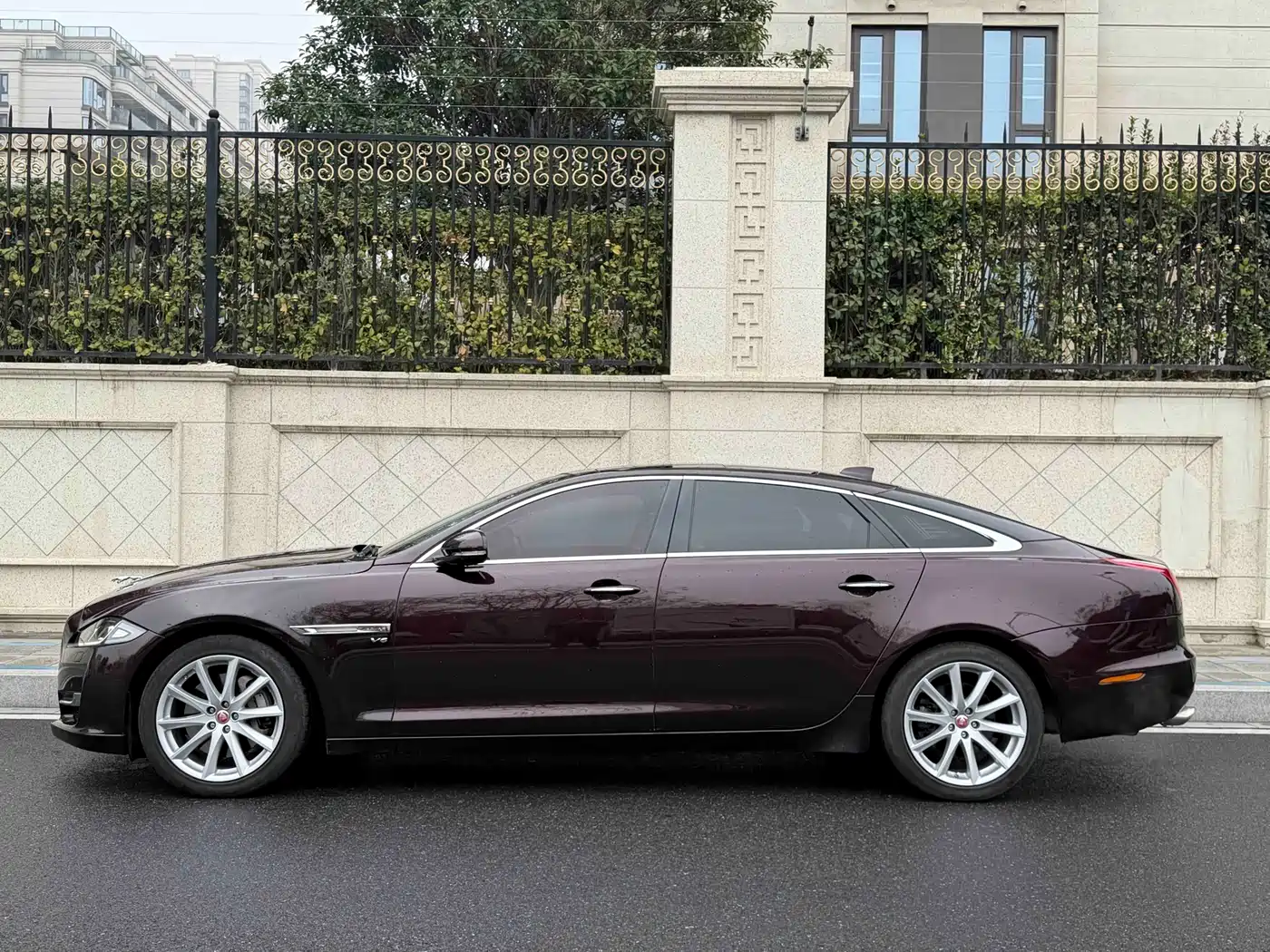Jaguar XJ 2016 XJL 3.0 SC 4WD Panorama Business Edition фото 3