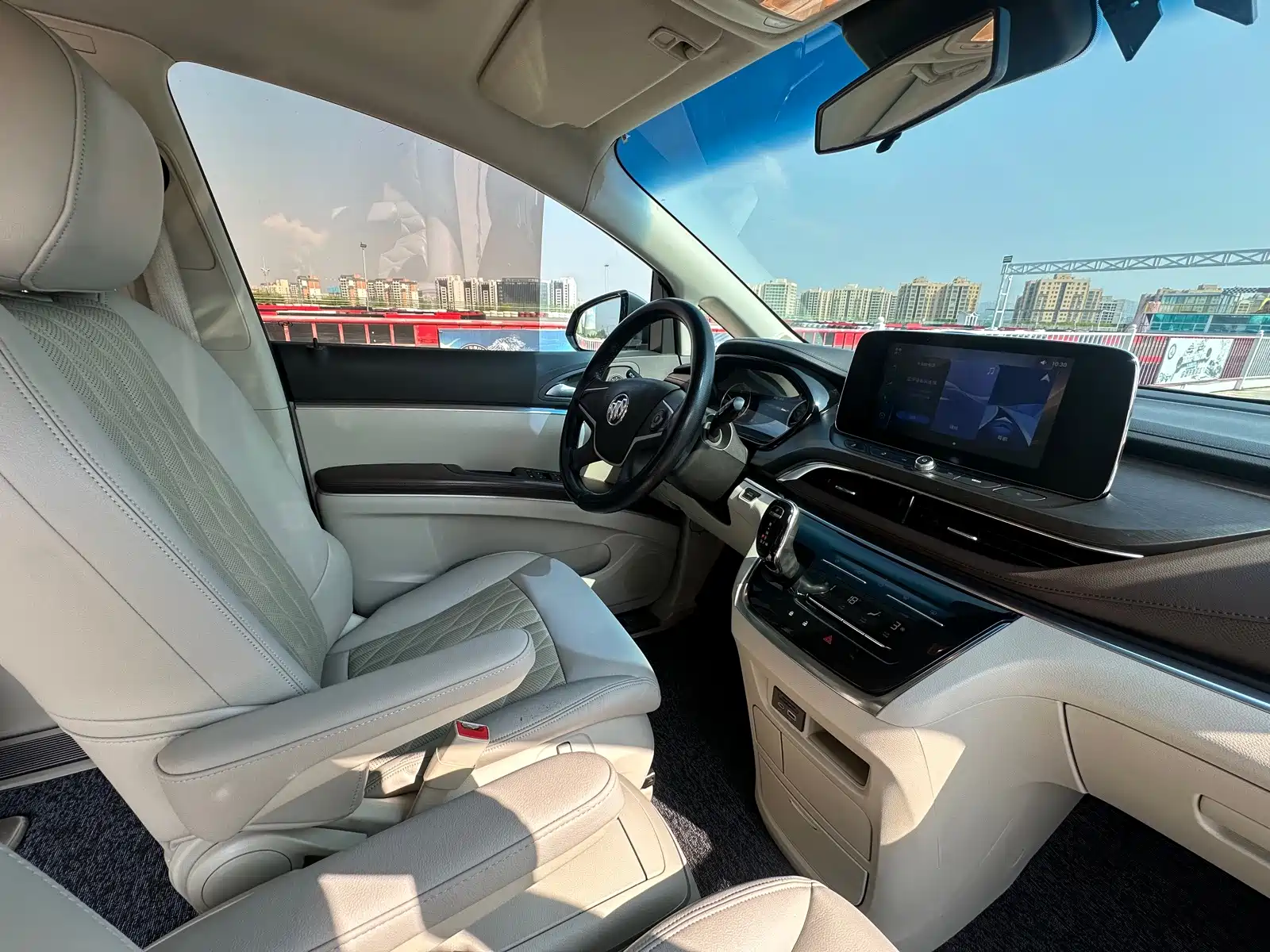 Photo 14 - Buick GL8