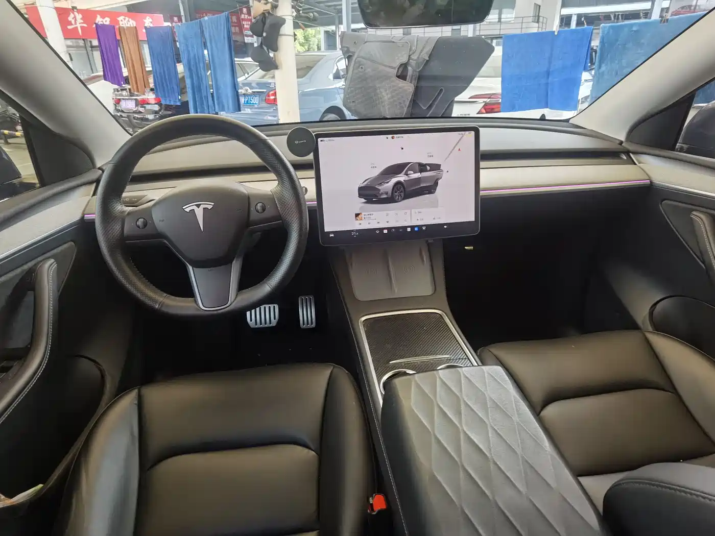 TESLA MODEL Y