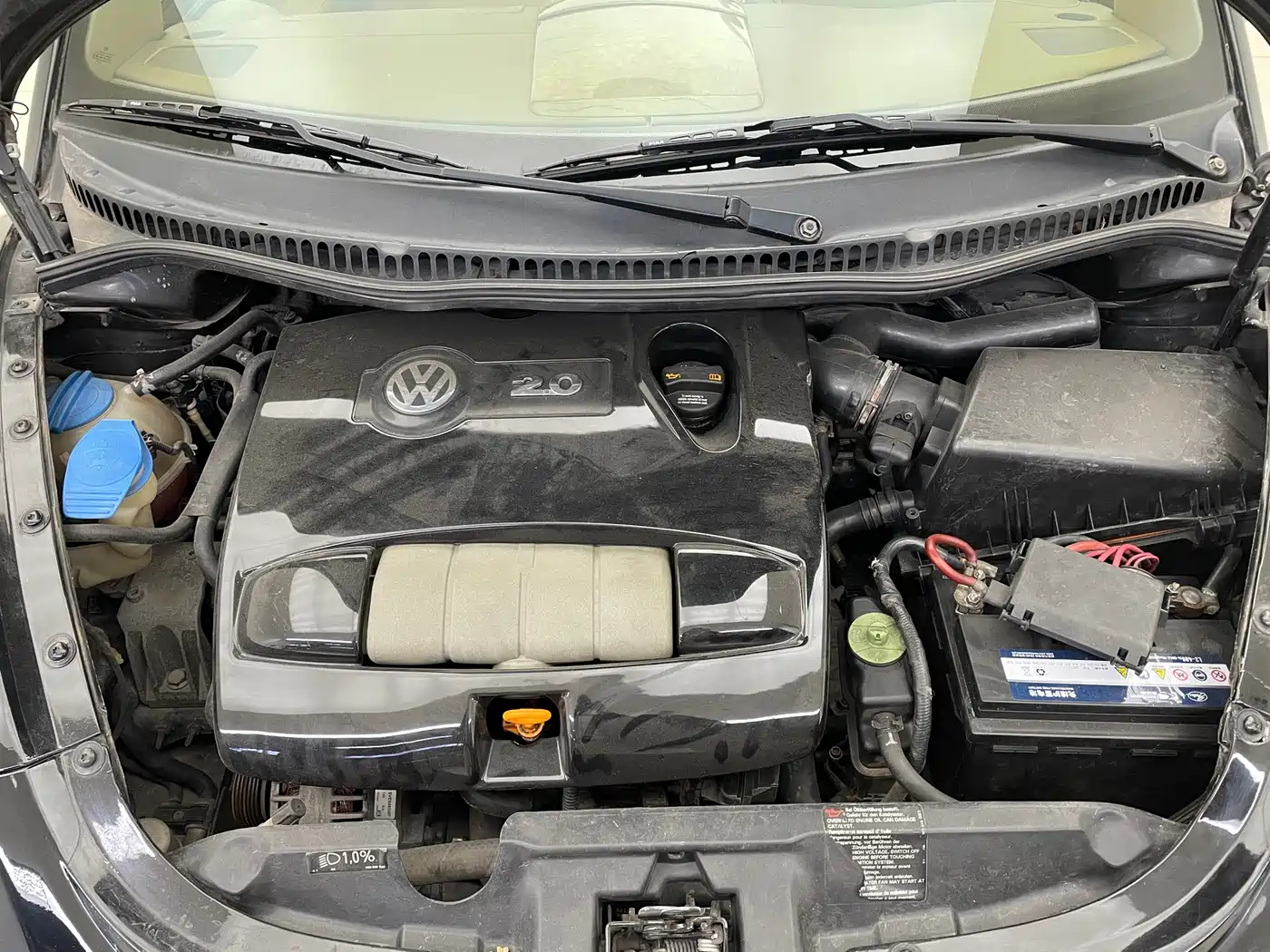 Volkswagen Beetle 2006 Model 2.0 Convertible Luxury Edition фото 9