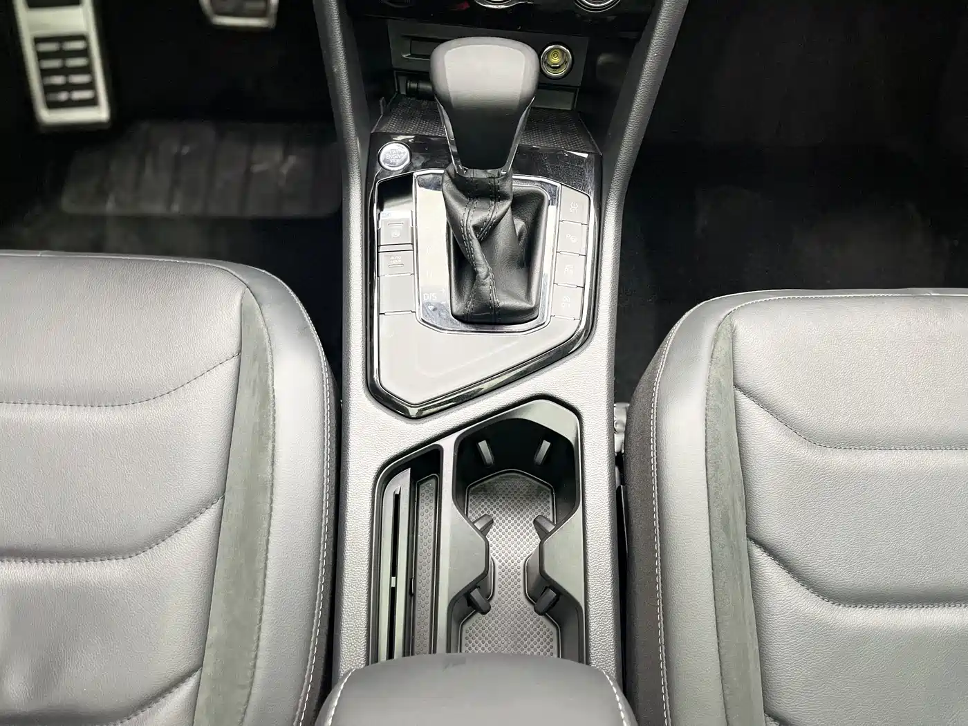 Volkswagen Tiguan L 2021 330TSI Automatic 2WD R-Line Premium фото 10