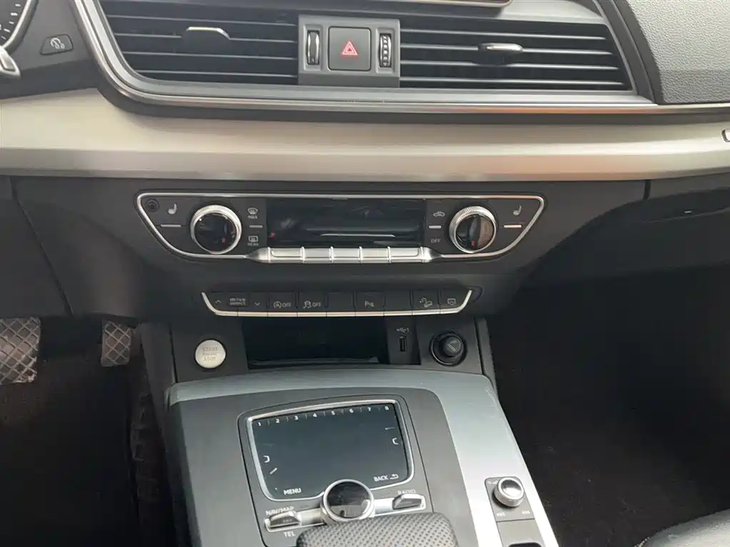 Audi Q5L 2020 Facelift 40 TFSI Honor Fashion фото 8