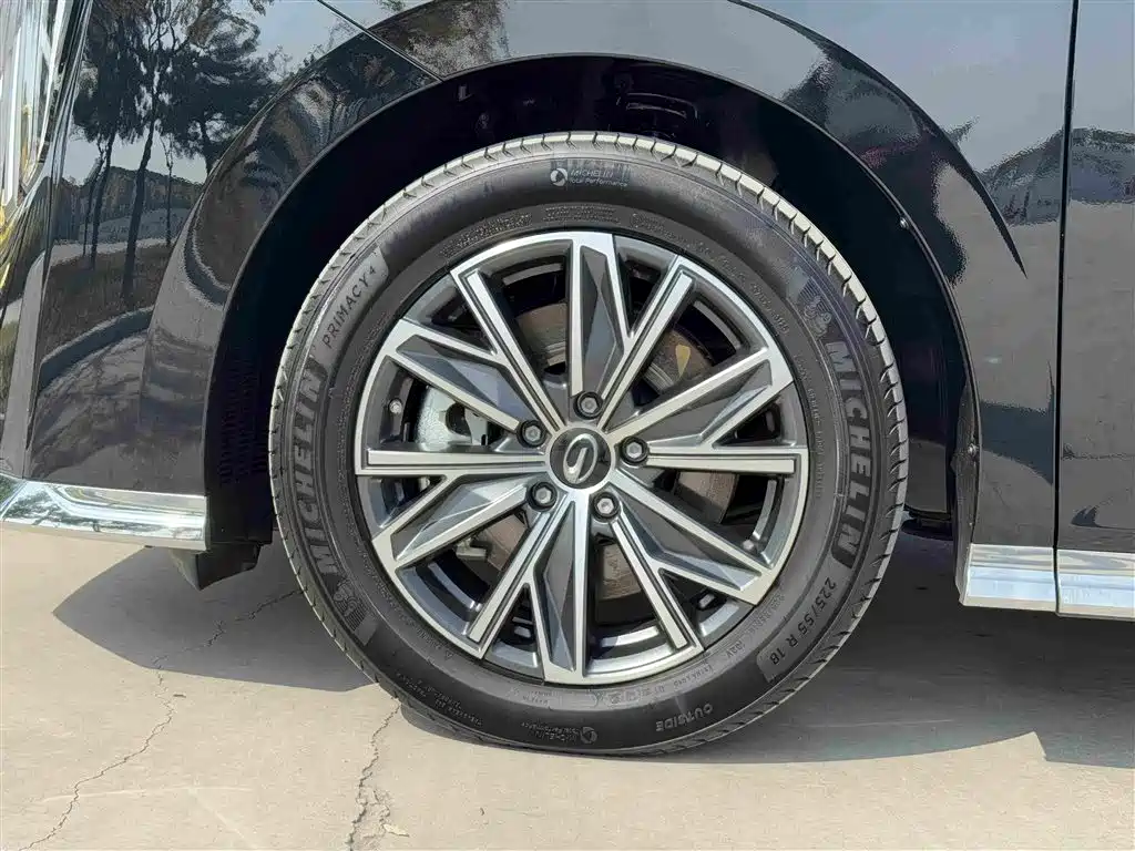 Photo 25 - GAC Trumpchi M8
