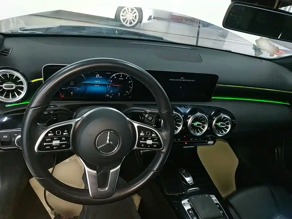 Mercedes-Benz A-Class (Import) 2019 A 200 Dynamic Version фото 12