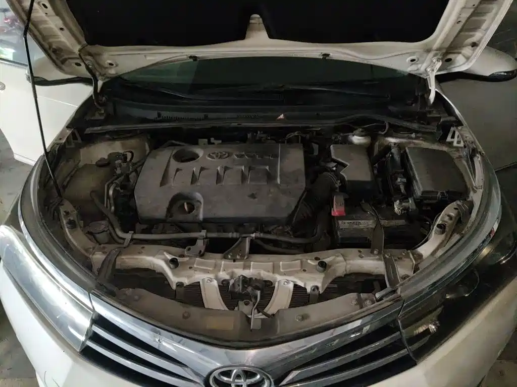 Toyota Corolla 2014 1.6L CVT GL-i Leather Edition фото 11
