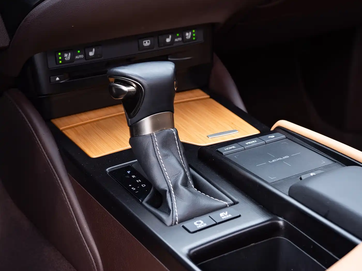 Фото 14 - Lexus ES