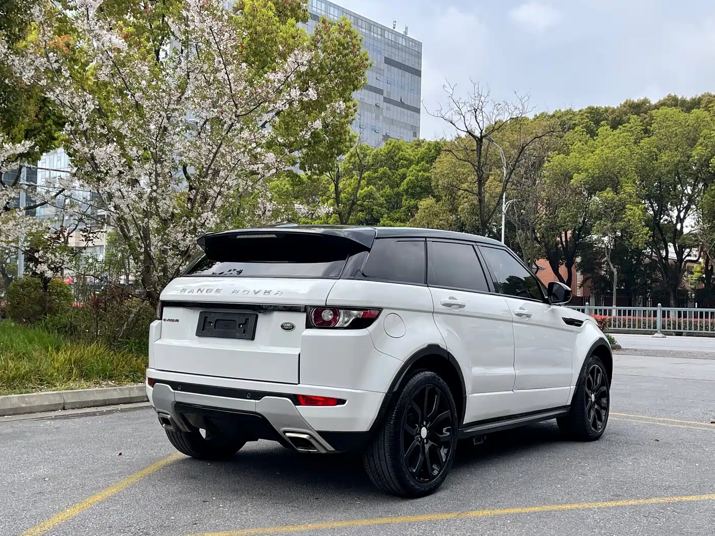 Land Rover Range Rover Evoque (Import) 2015 2.0T 5-door Dynamic Edition фото 4