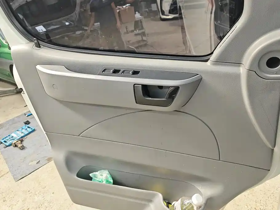 Maxus Xintu V80 2019 2019 Model 2.5T Classic 6-speed manual Aoyuntong short wheelbase medium roof 5/6-seater