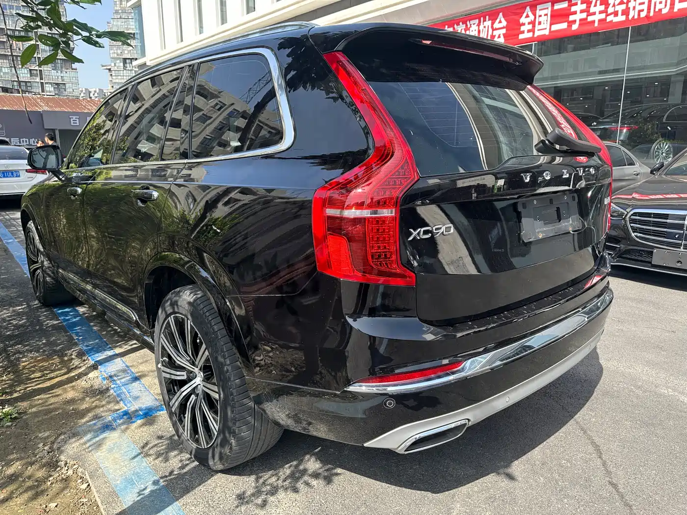 VOLVO XC90
