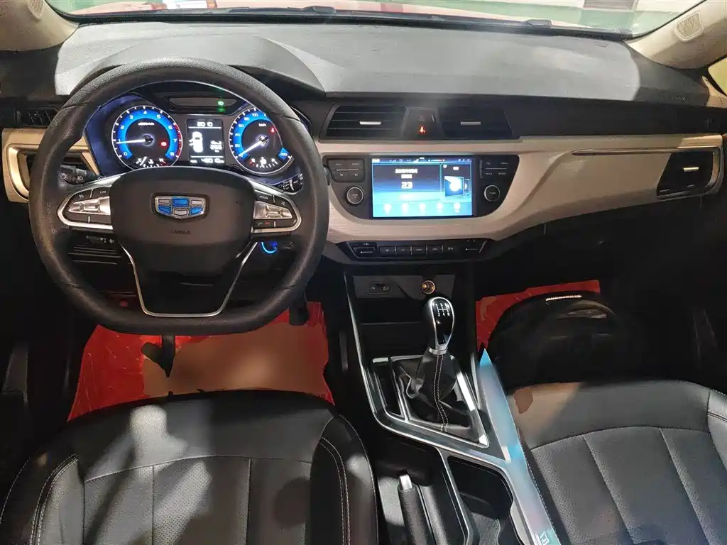 Фото 10 - Geely Vision X3