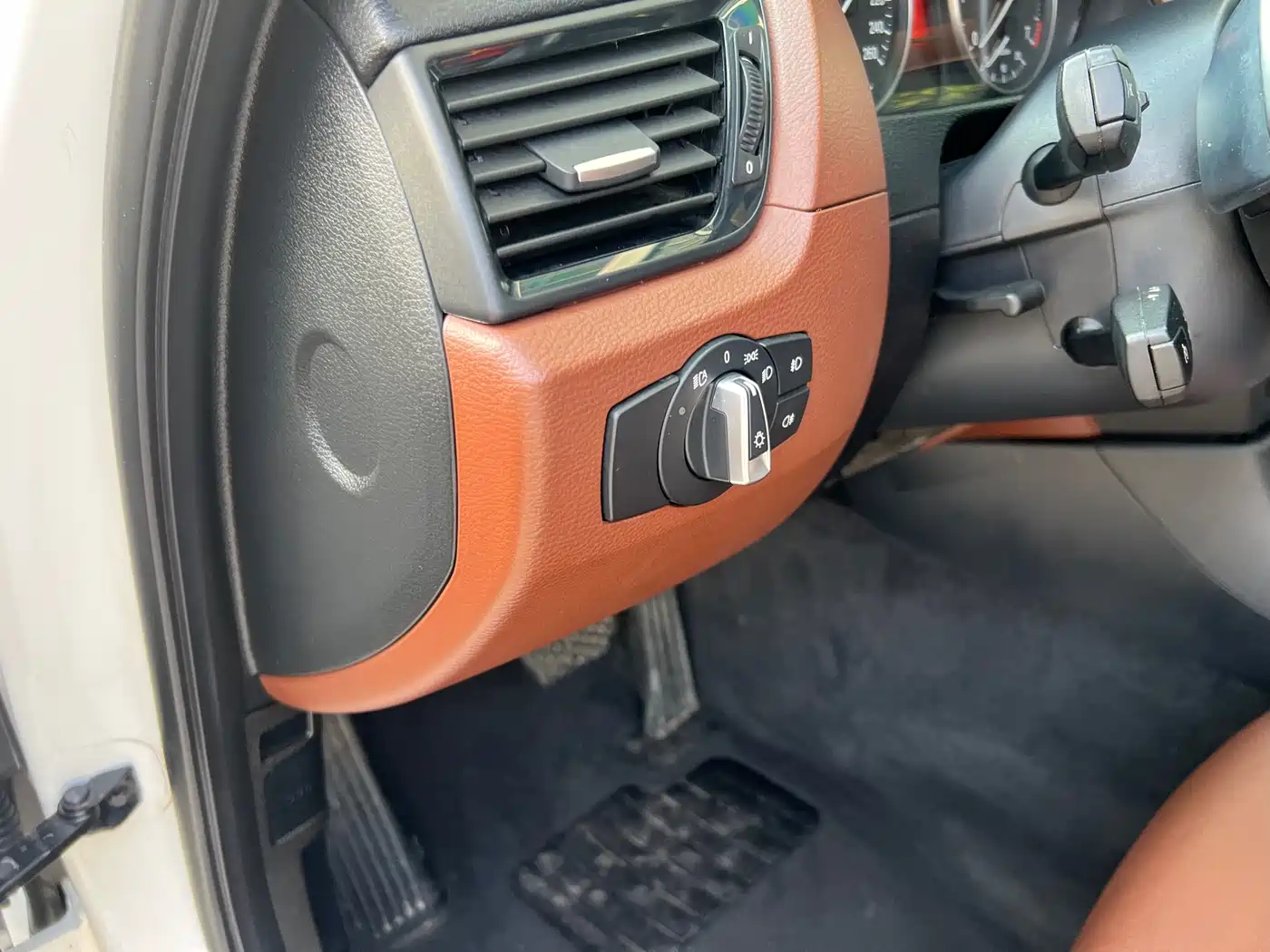 BMW X1 2014 Model sDrive20i X Design Package фото 12