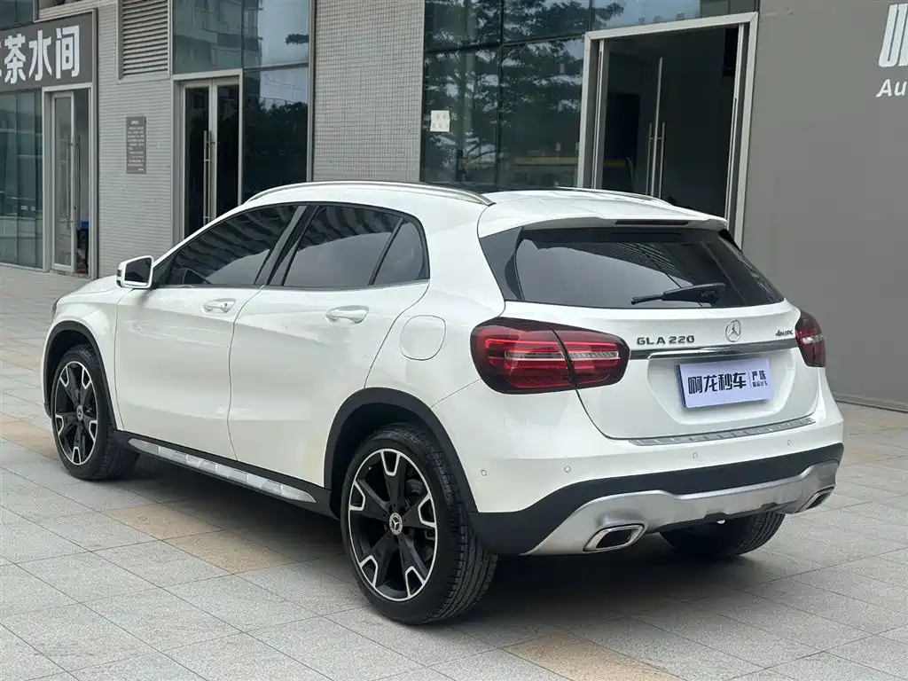 Mercedes-Benz GLA 2017 GLA 220 4MATIC Fashion фото 14