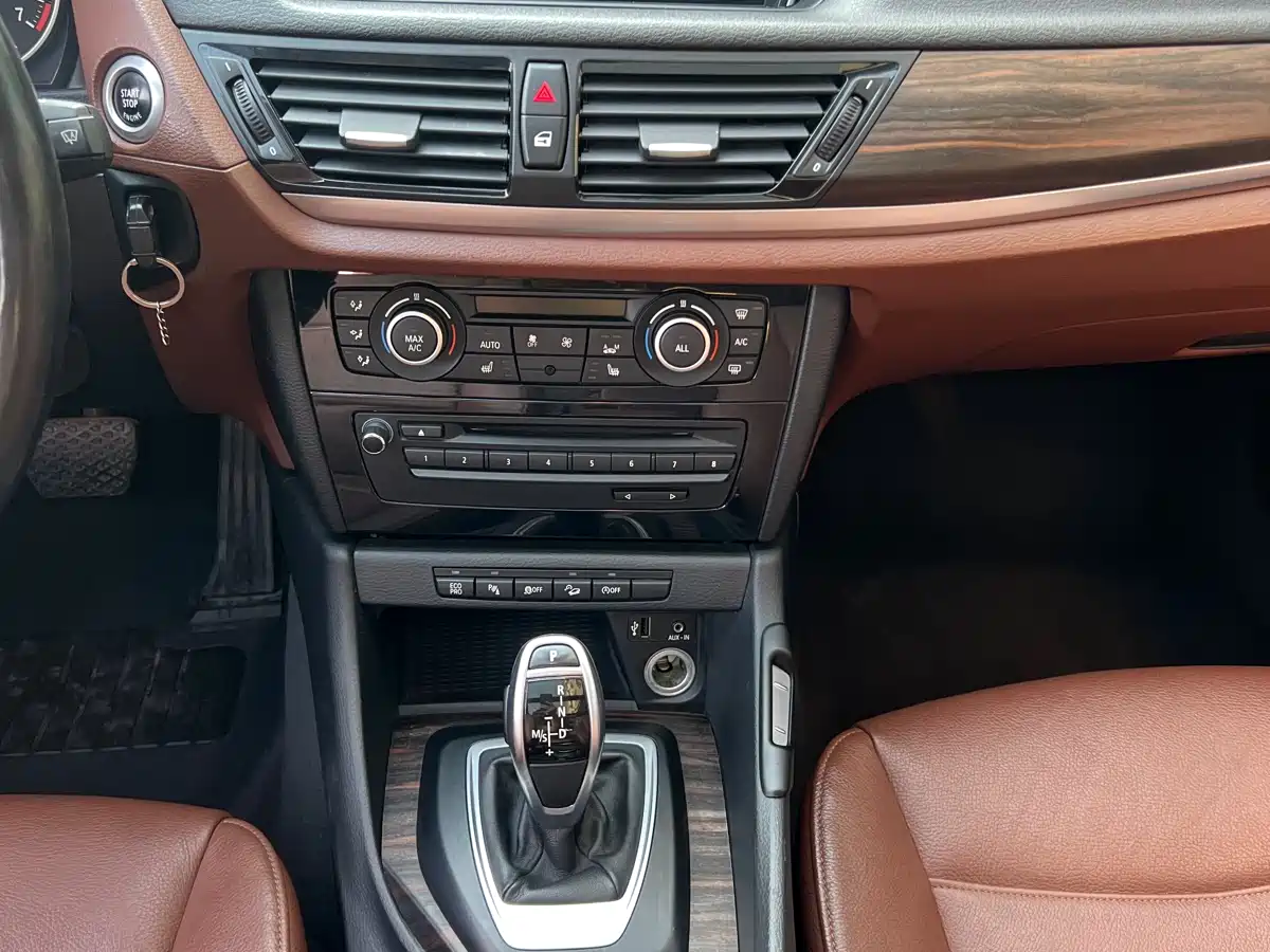 BMW X1 2014 Model sDrive20i X Design Package фото 21