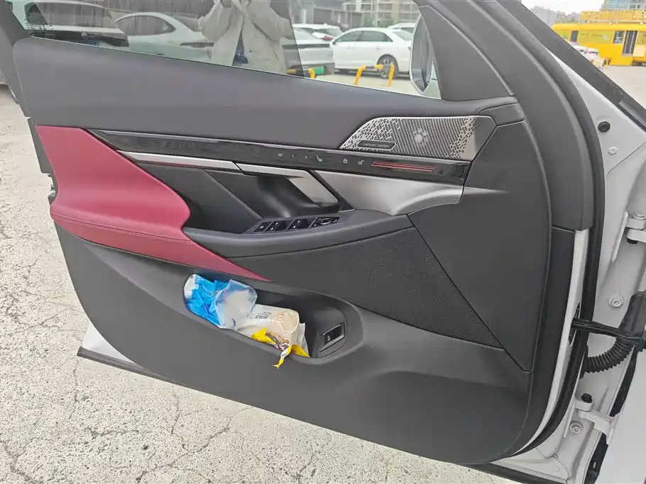BMW 5 Series 2024 525Li M Sport Package фото 7