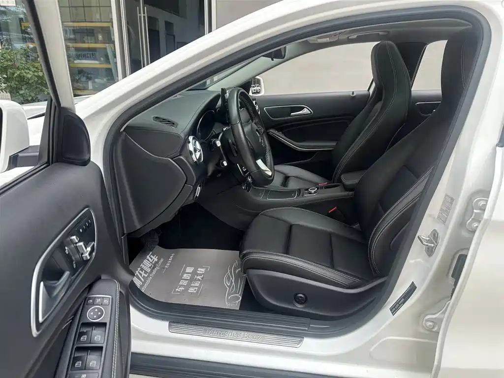 Mercedes-Benz GLA 2017 GLA 220 4MATIC Fashion фото 6