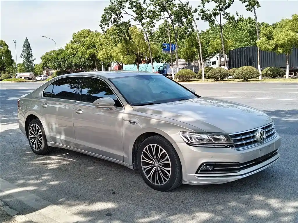 Volkswagen Phideon 2018 Facelift 380TSI FWD Business фото 4