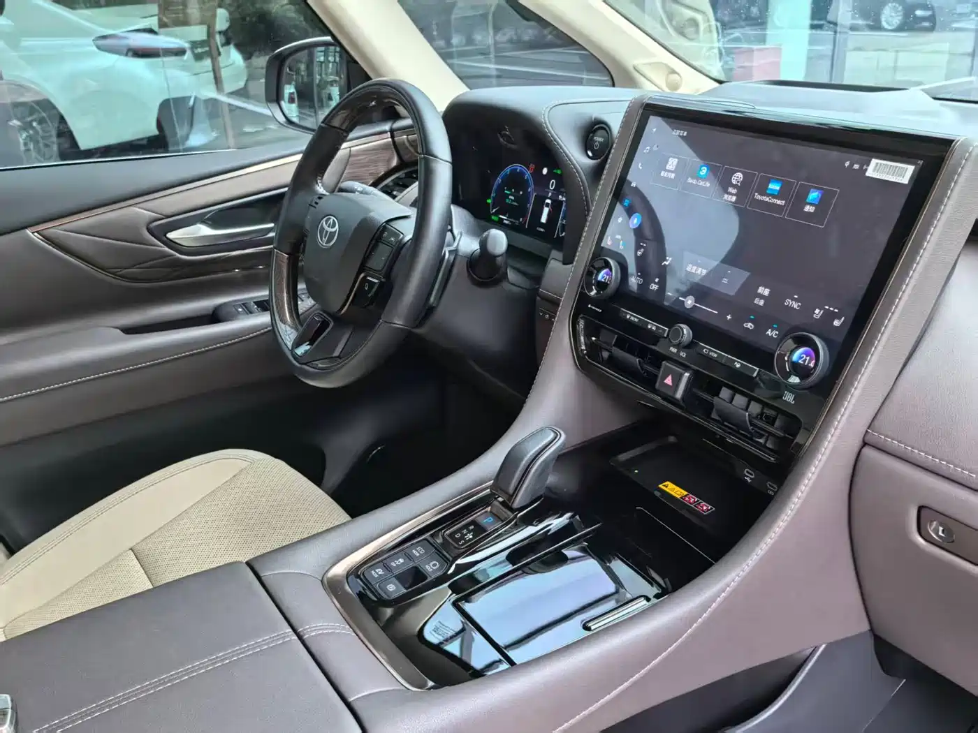 Toyota Alphard 2024 Hybrid 2.5L Ultimate Enjoyment Edition фото 17