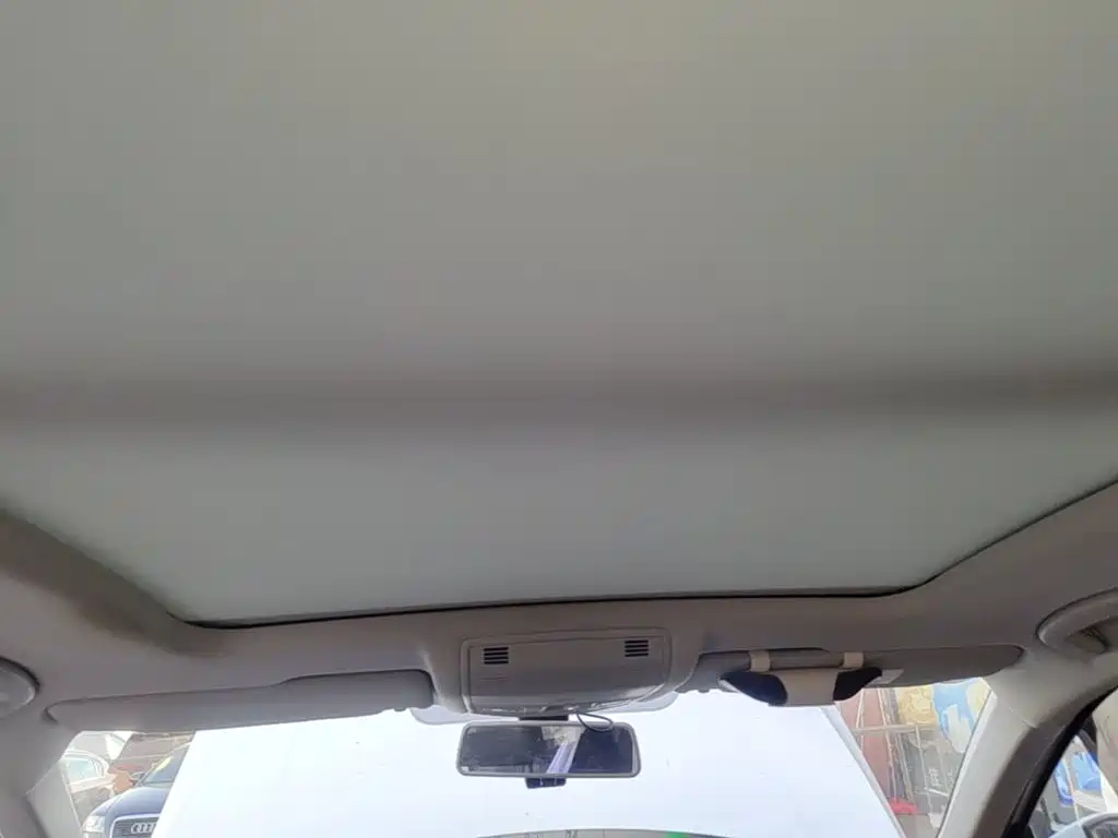 VOLKSWAGEN T-ROC EXPLORING SONGS