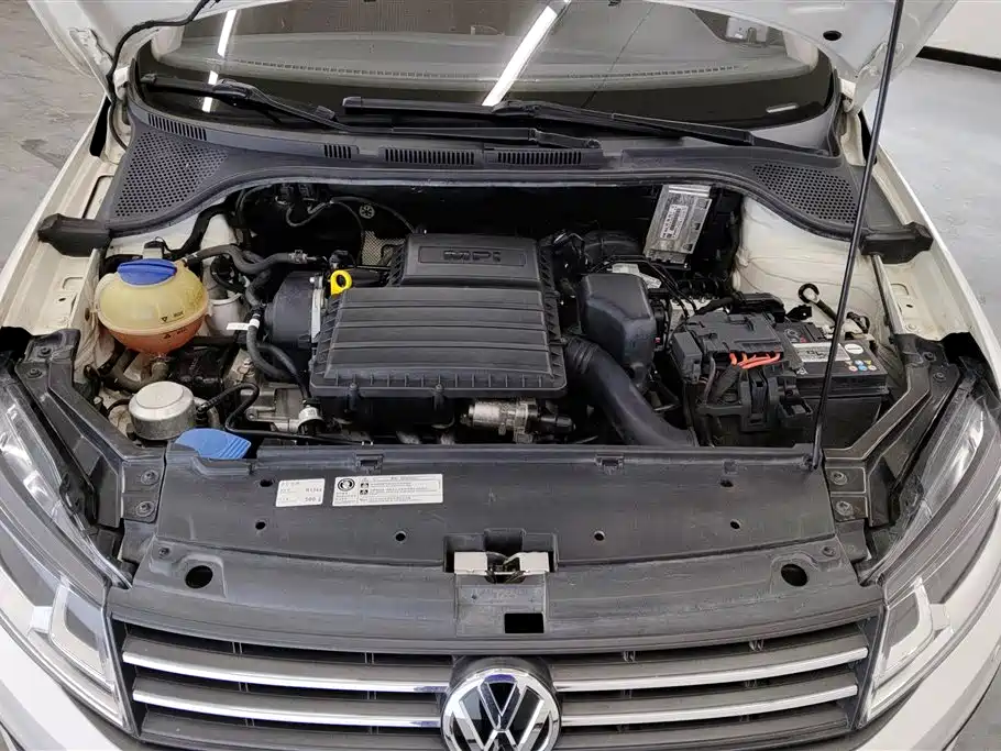 VOLKSWAGEN SANTANA