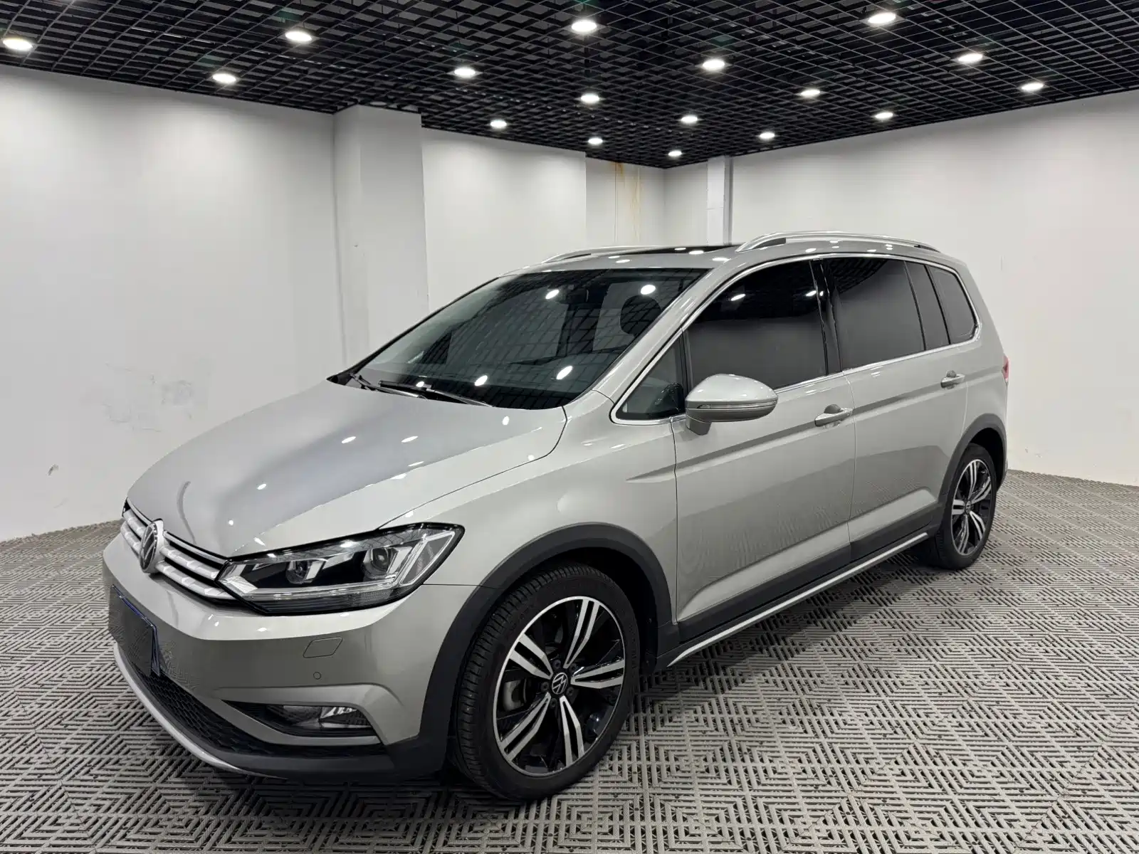 Фото 3 - Volkswagen Touran