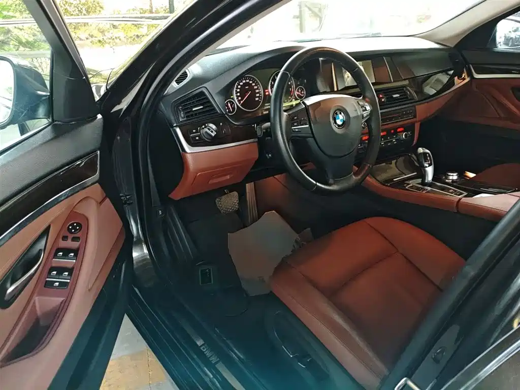 BMW 5 Series 2014 525Li Leading фото 16