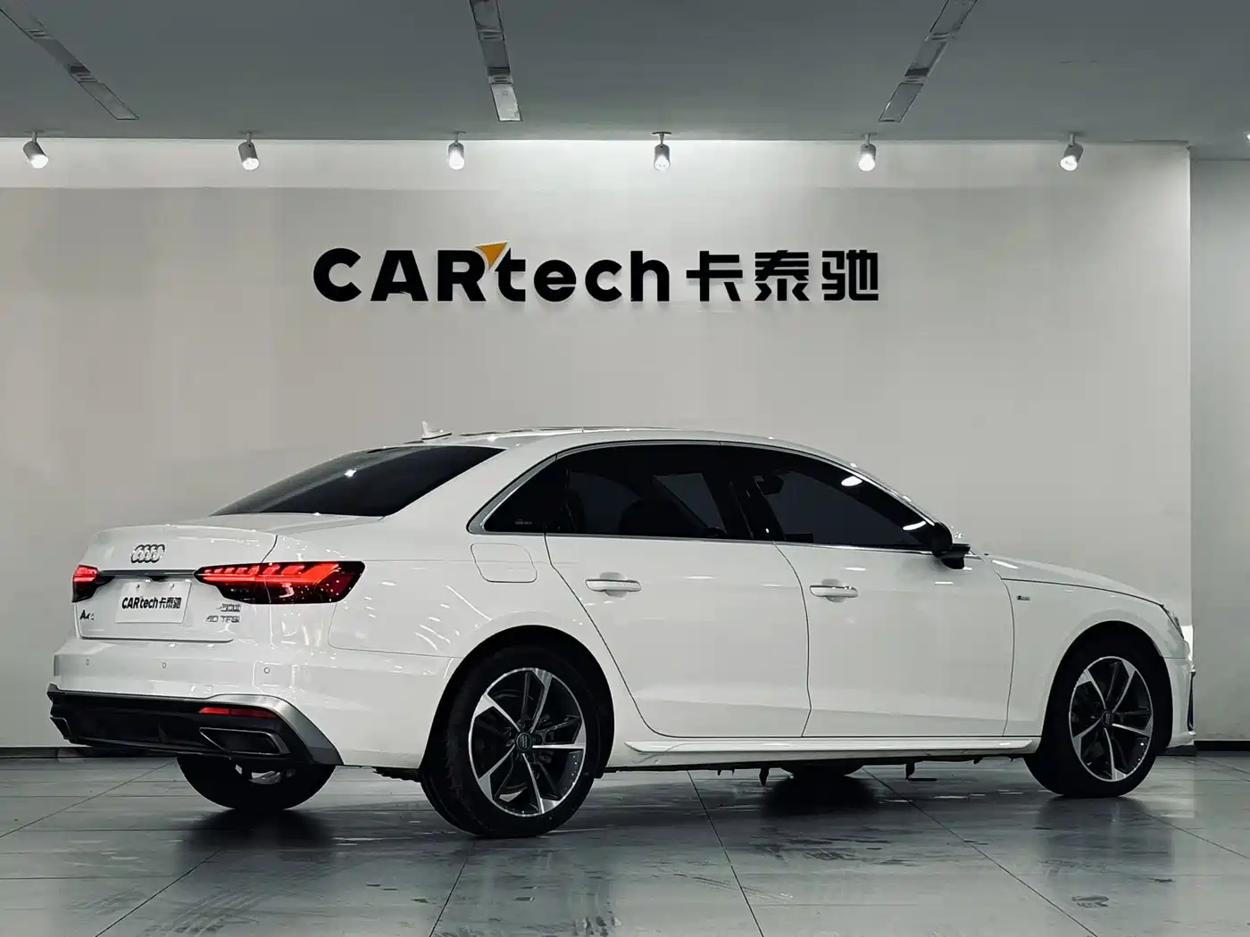 Audi A4L 2020 40 TFSI Fashion Dynamic Edition фото 3