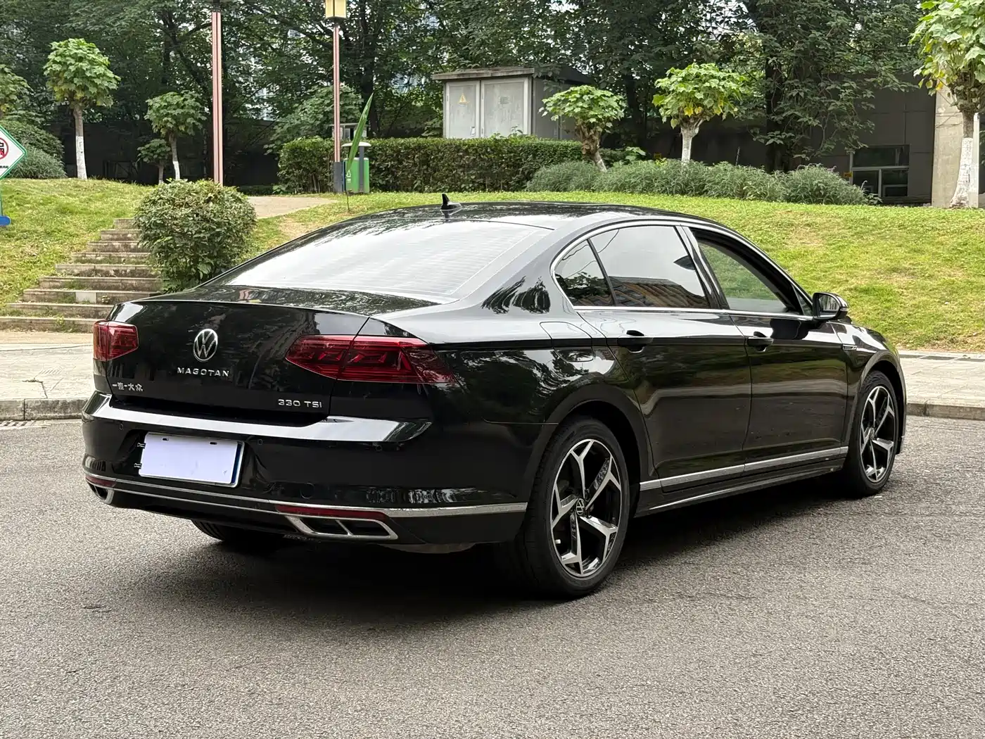Volkswagen Magotan 2023 Model 2 Million Commemorative Edition 330TSI DSG Luxury фото 14