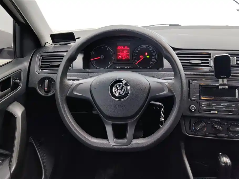 VOLKSWAGEN SANTANA