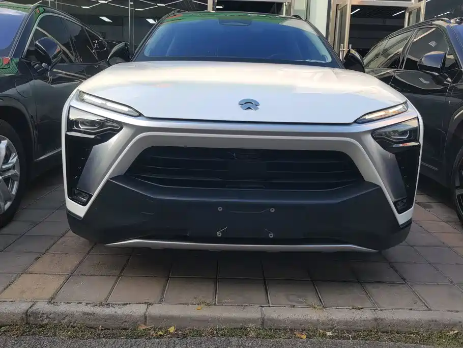 Фото 2 - NIO ES8