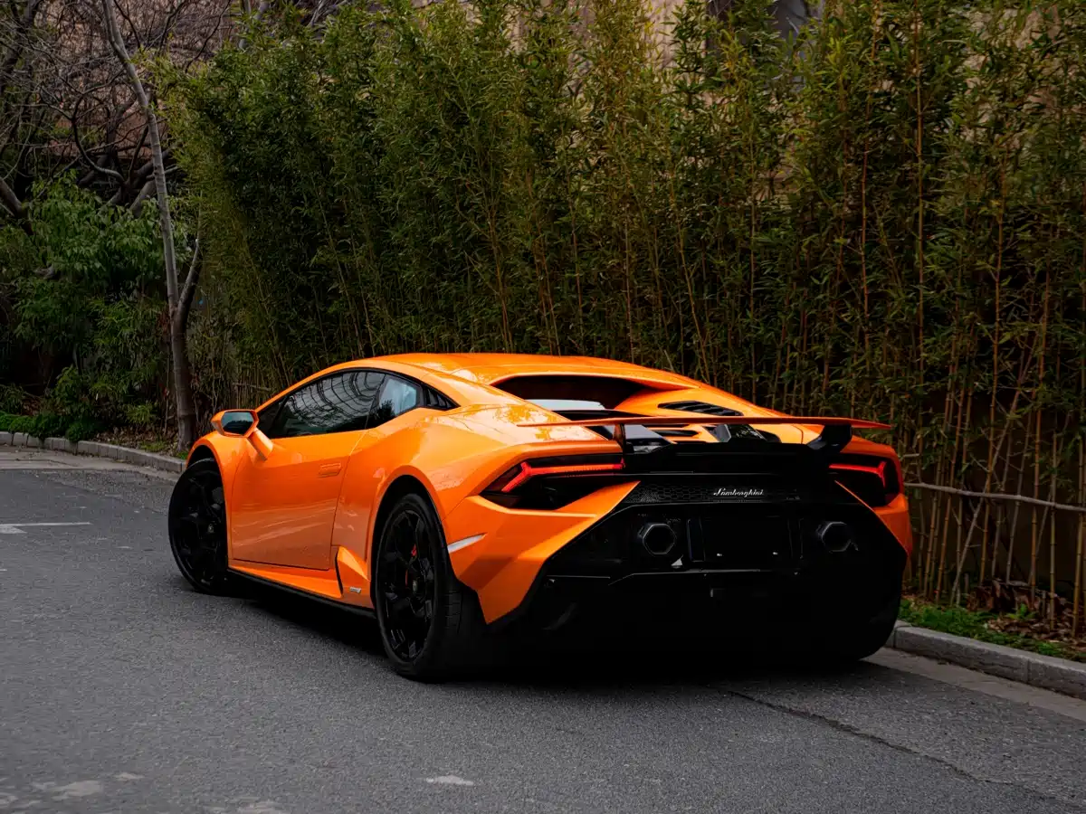 LAMBORGHINI HURACÁN
