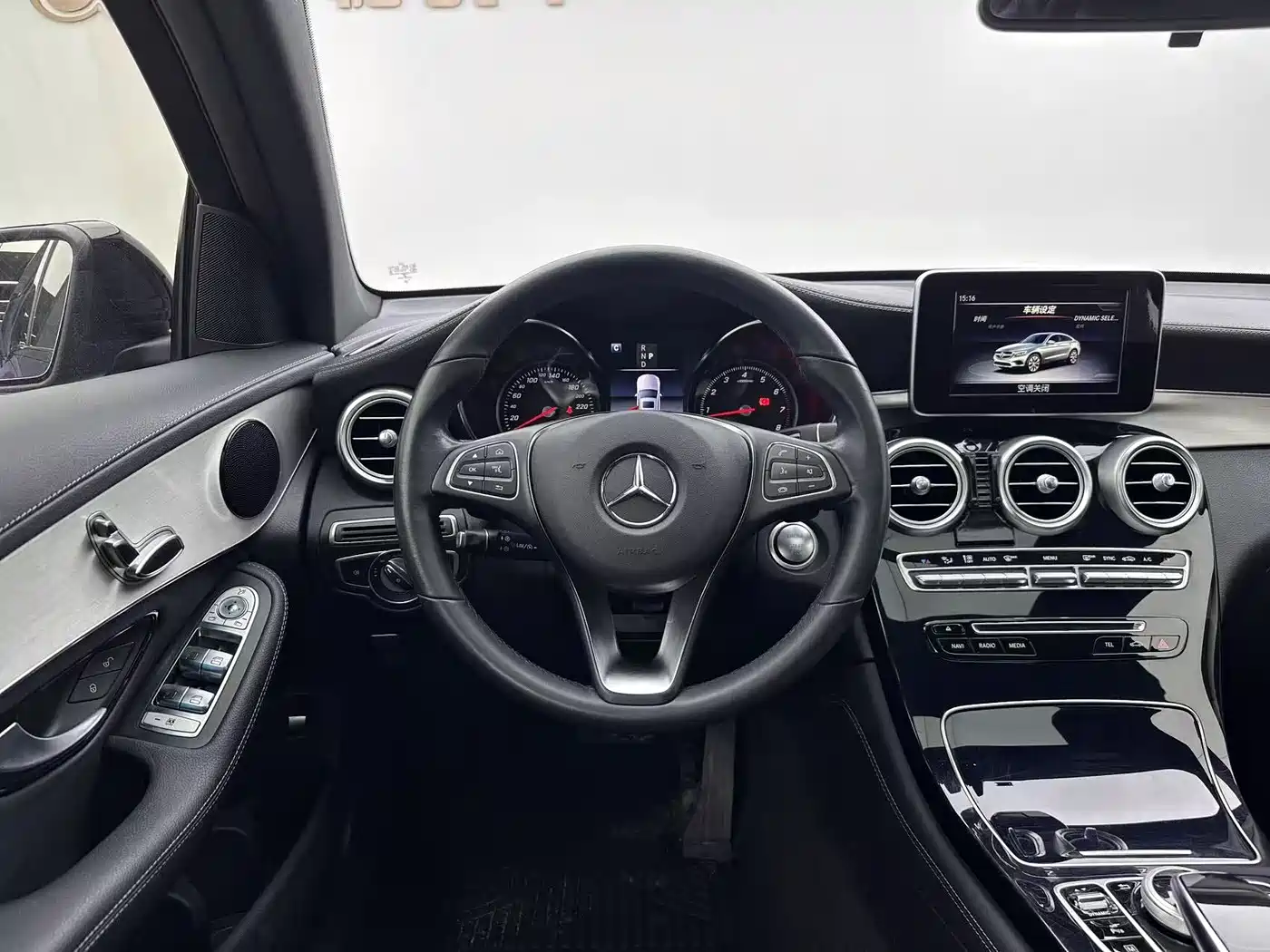 Mercedes-Benz GLC Coupe 2019 GLC 200 4MATIC Coupe SUV фото 14