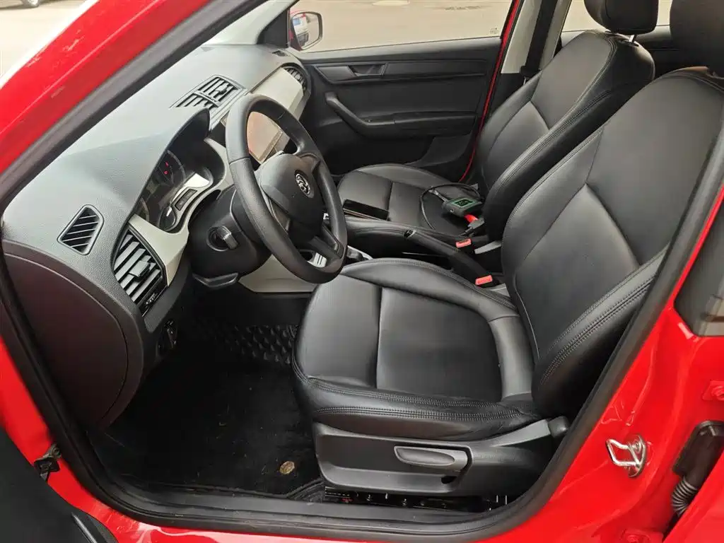 Škoda Fabia 2017 1.4L Auto Car Enjoy Edition фото 15