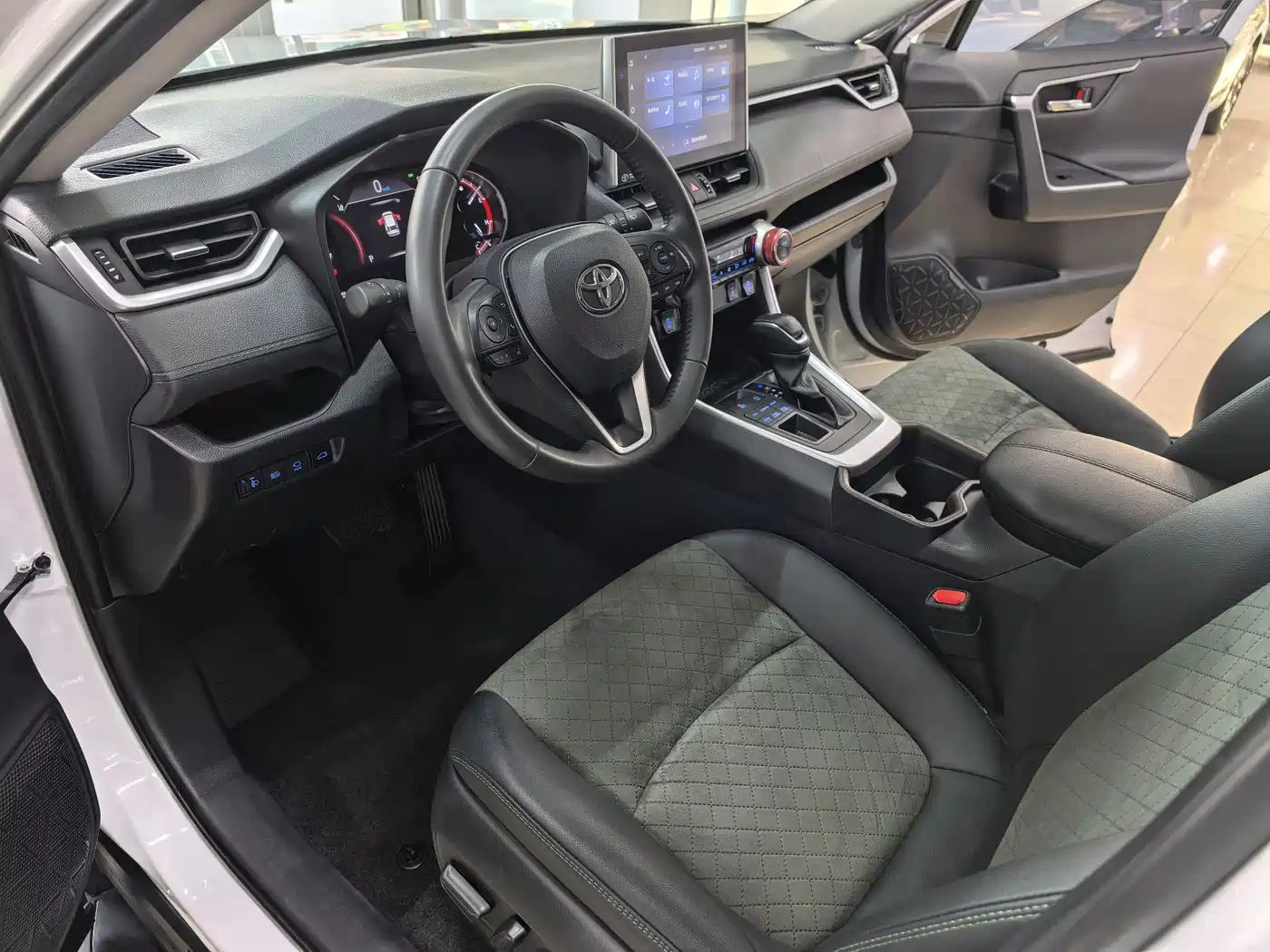 Toyota RAV4 Rongfang 2022 2.0L CVT 4WD Premium Edition фото 6