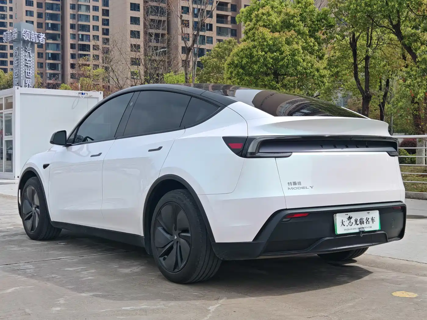 TESLA MODEL Y
