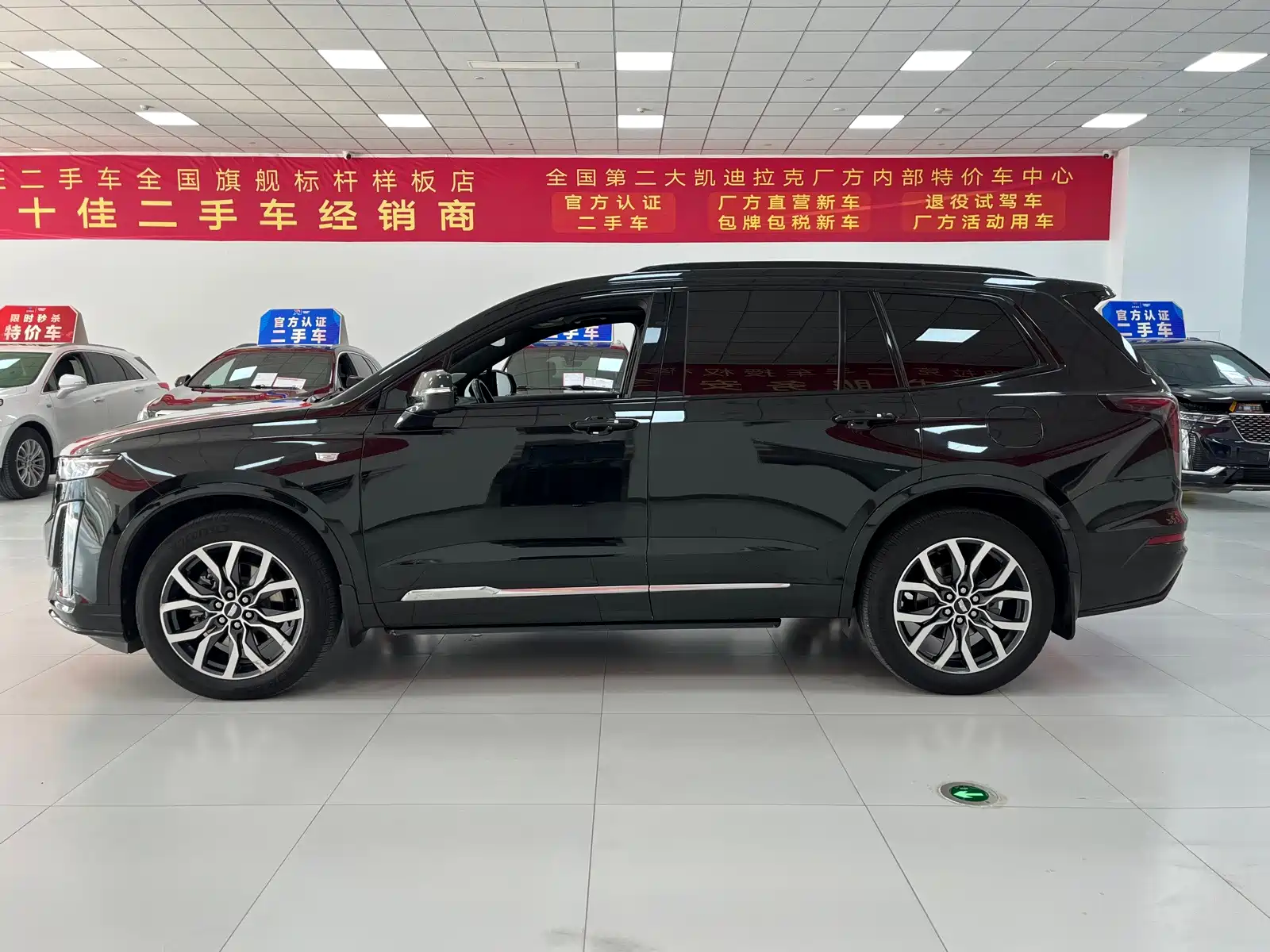 Фото 3 - Cadillac XT6