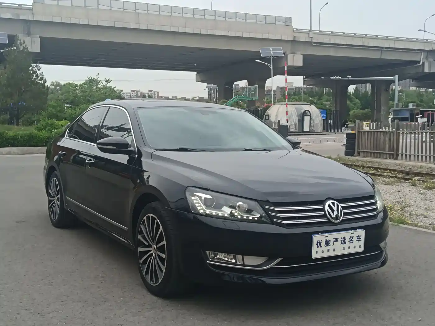 Volkswagen Passat 2014 1.8TSI DSG Executive Navigation Edition фото 4