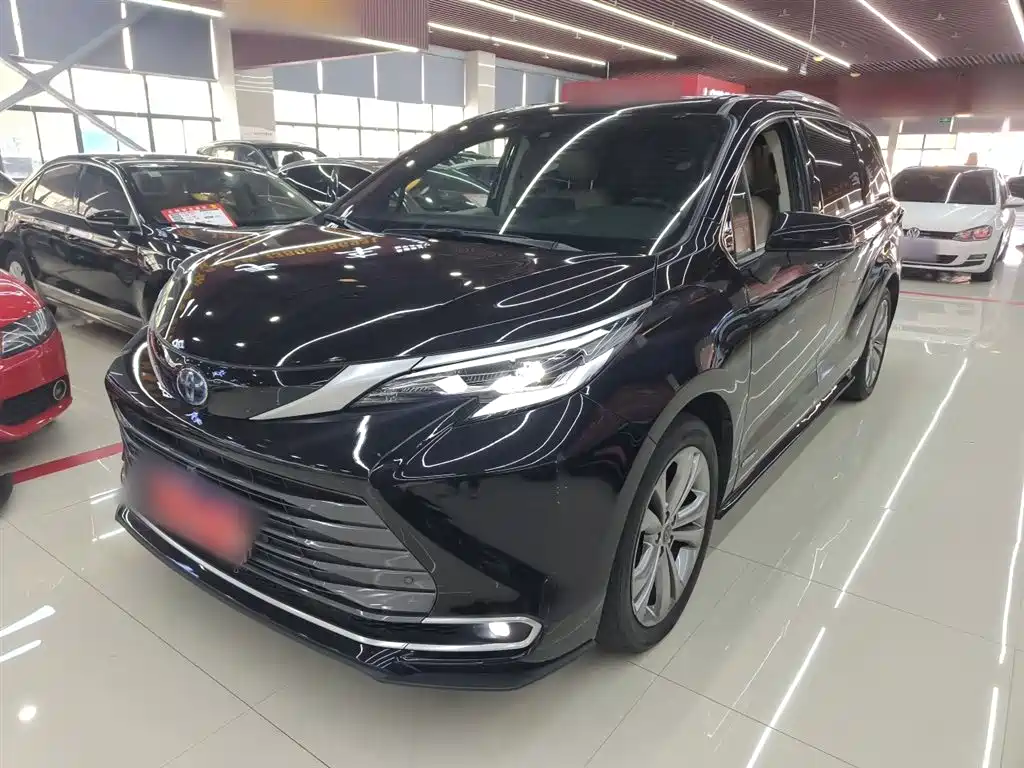 Toyota Sienna 2023 2.5L Hybrid Premium Edition фото 2