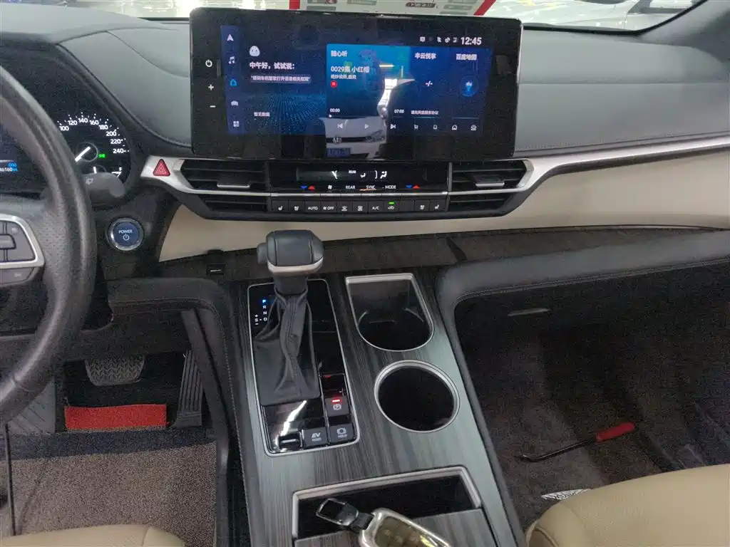 Toyota Sienna 2023 2.5L Hybrid Premium Edition фото 13