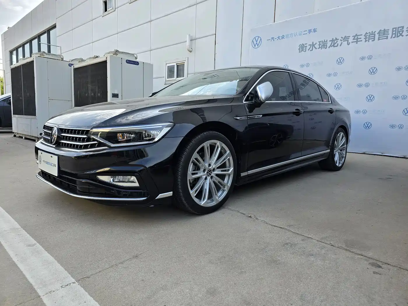 Volkswagen Magotan 2024 2 Million Units Public Sharing Edition 330TSI DSG Luxury фото 8