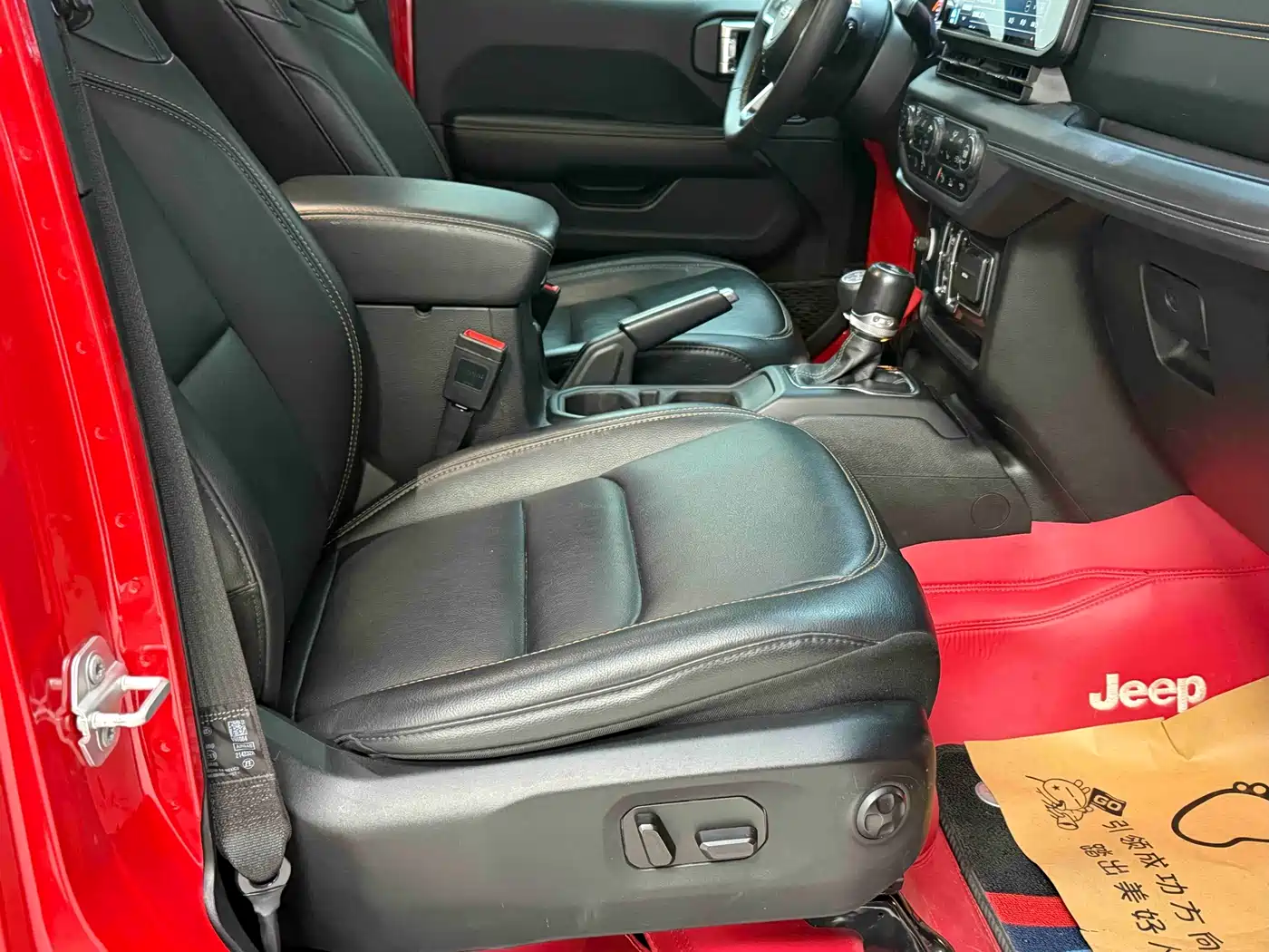 Photo 13 - Jeep Wrangler