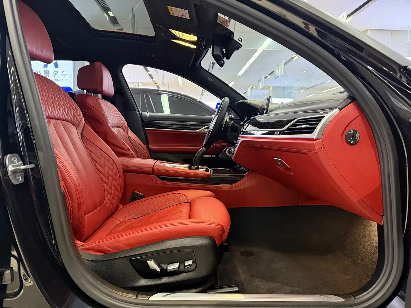 BMW 7 Series 2017 M760Li xDrive Excellence Luxury фото 13
