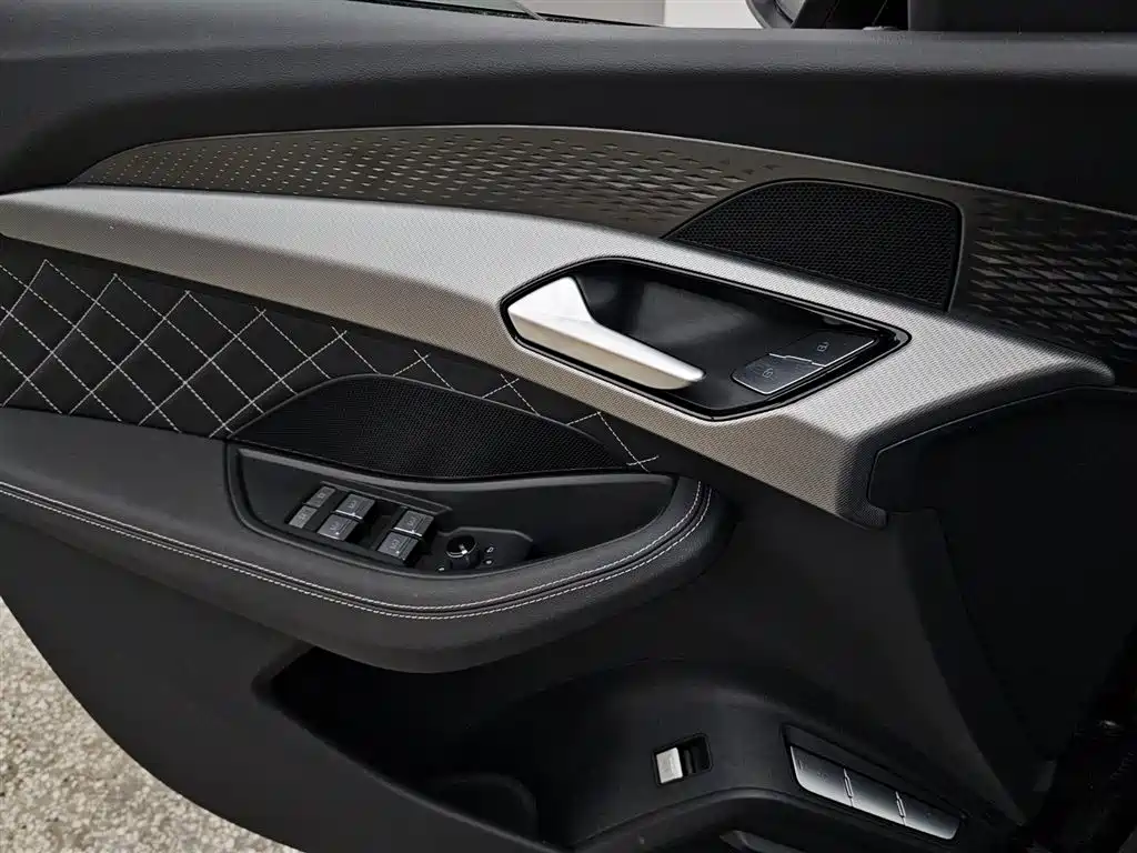 Audi Q6 2023 50 TFSI quattro Soaring Edition One фото 10
