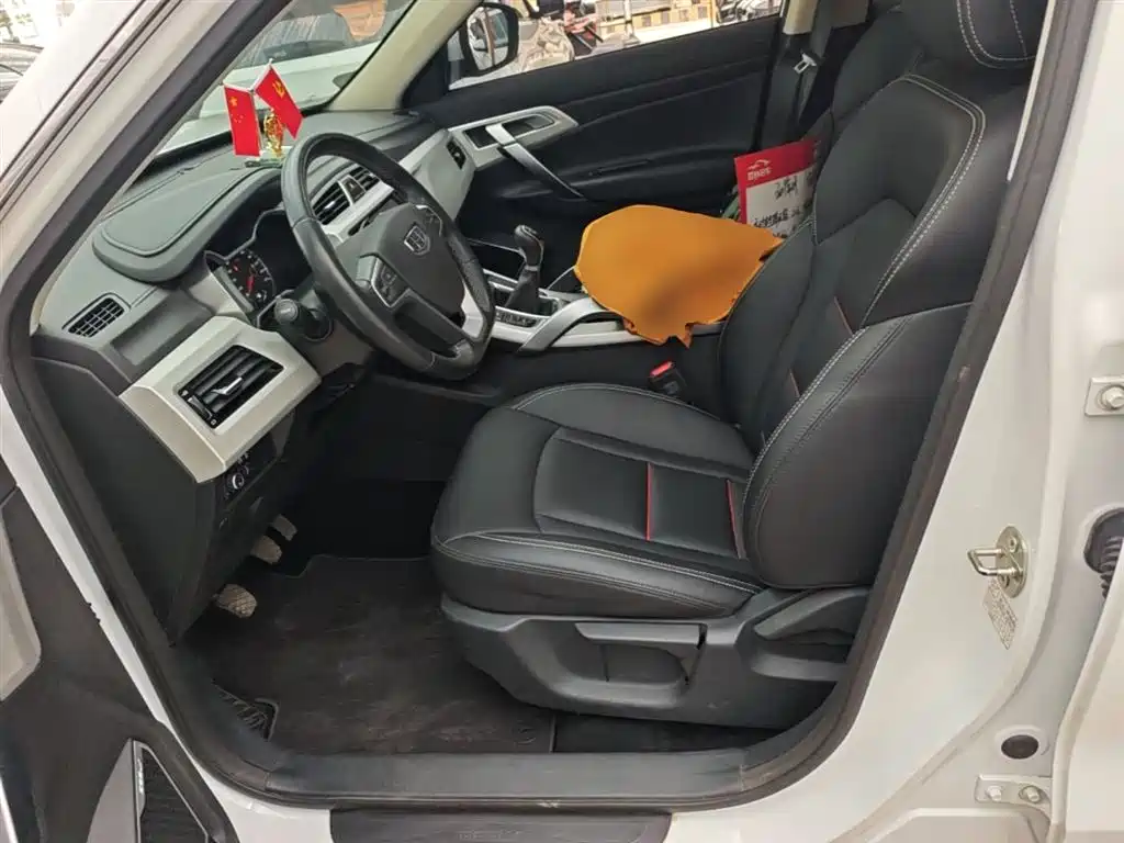 Фото 15 - Geely Atlas