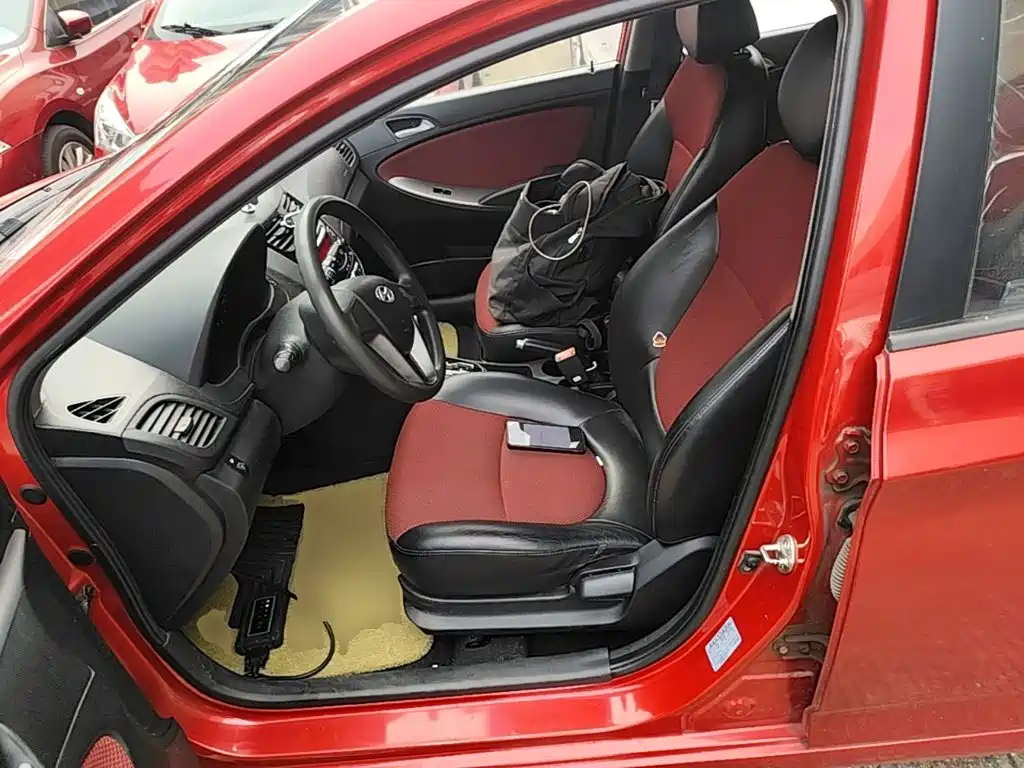 Hyundai Reina 2014 2014 Model 1.4L Automatic GLX