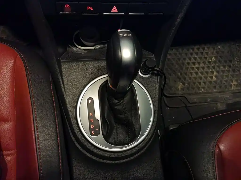 Volkswagen Beetle 2015 180TSI Convertible фото 7