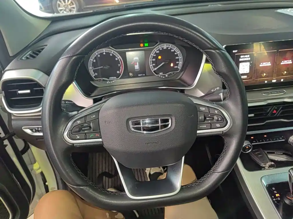 Фото 11 - Geely Coolray