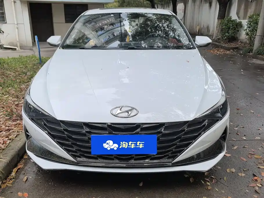 HYUNDAI ELANTRA