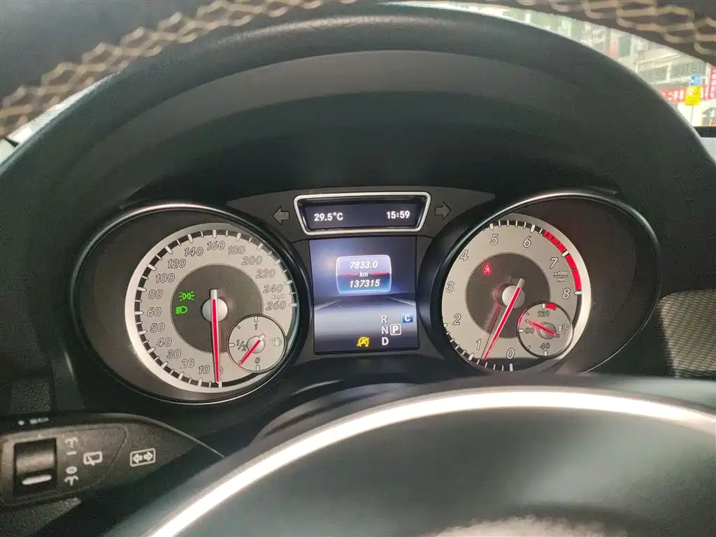 Mercedes-Benz GLA 2016 GLA 200 Dynamic фото 12
